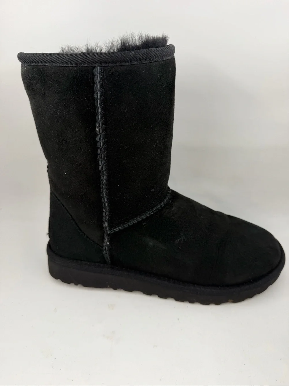 Ugg Women’s Classic Short II -SZ 6- Black Sheepskin Winter Comfort Boots